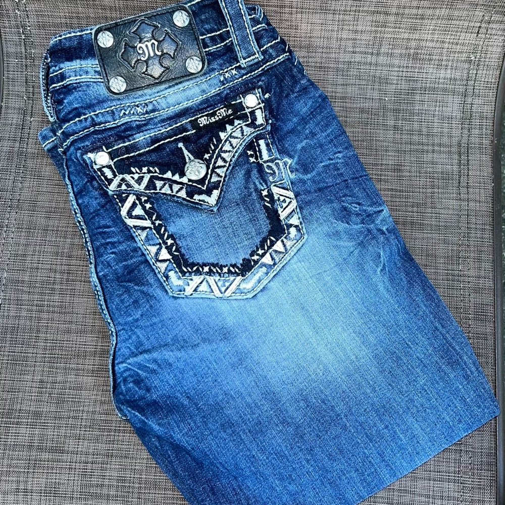 Miss Me Signature Capri - Picture 8 of 8